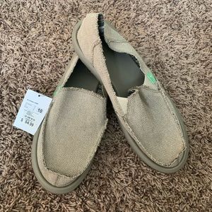 Ladies Sanuks BNWT Size 10